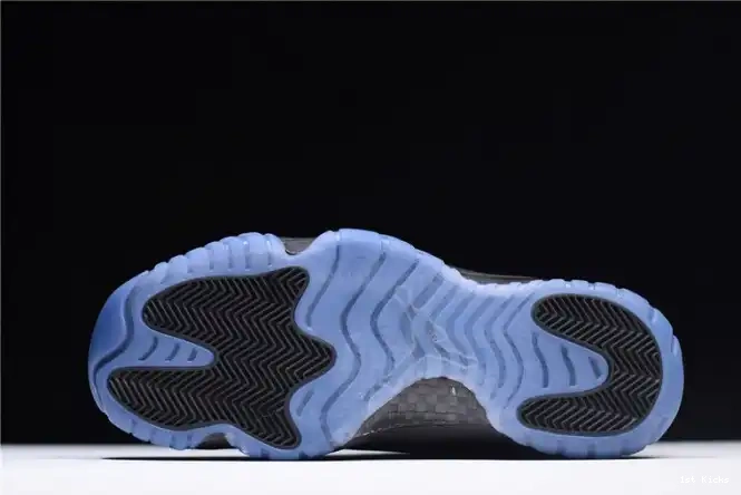 1st Kicks 378037-005 black 11 Jordan and Air Gown Cap 0517